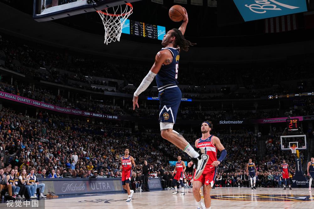 她凭借出色 她凭借出色